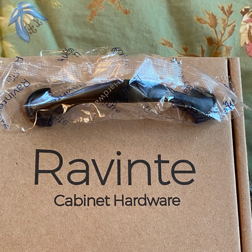 NWOT Ravinte Black set of 8 Cabinet Handles